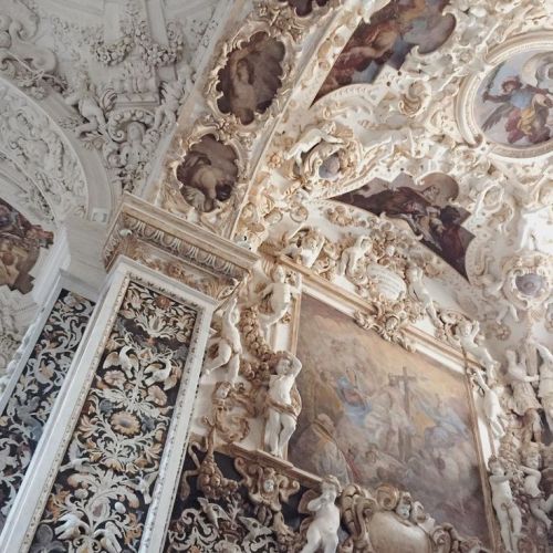 lesfressange89:                                              Festooned In Decadence 