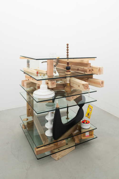 Tetsuro Kano, Every Part Unique, 2019123 x 100 x 147 cm, mixed media (glass, wood, found objects)&co