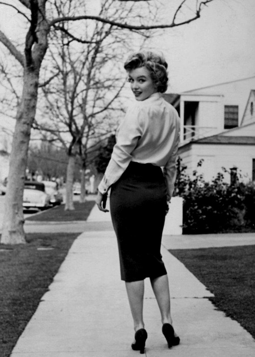 infinitemarilynmonroe:  Marilyn Monroe photographed by Philippe Halsman, 1952.