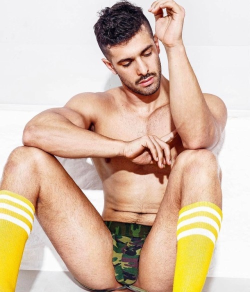 socksandskin:https://socksandskin.tumblr.com/