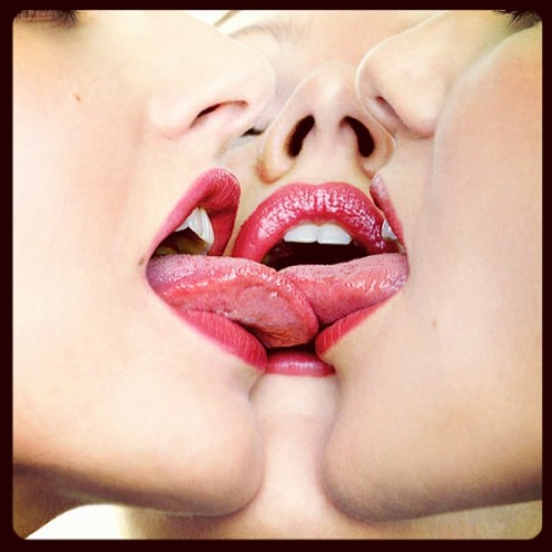 Girl kissing tongue french kiss