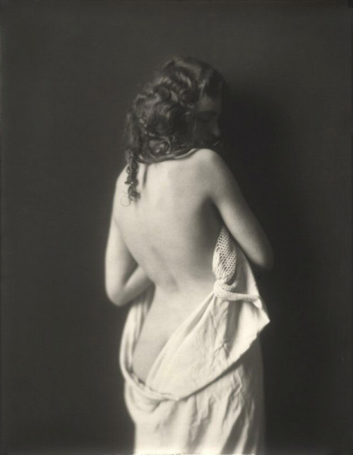Porn photo Ziegfeld Girl photographed by Alfred Cheney