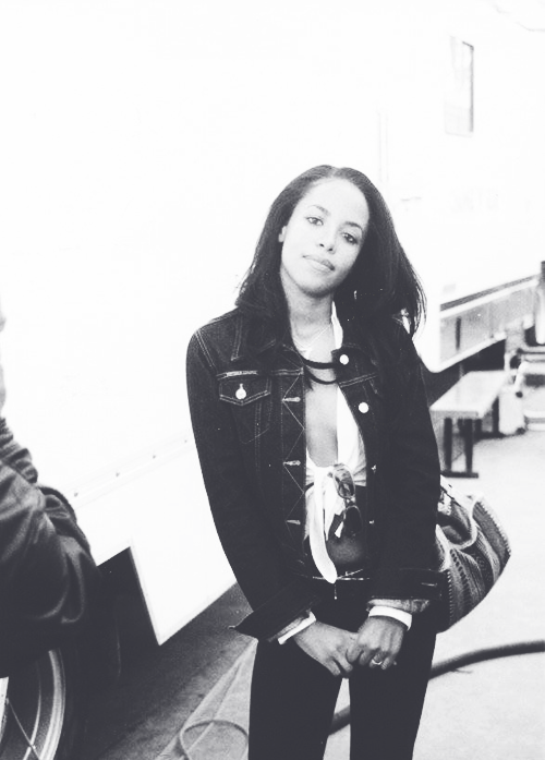 aaliyahqueenofurbanpop:  Aaliyah (Dec.2000) 