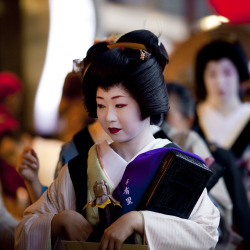 geisha-kai:  geiko Ichiyuri by ONIHIDE on