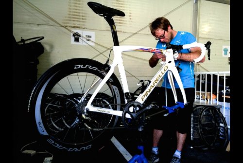 pcwt:Pro tools: Bradley Wiggins’ special edition Pinarello Dogma F8Final fettling of world time tria