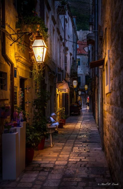 bluepueblo: Narrow Street, Dubrovnik, Croatia photo via tomoko