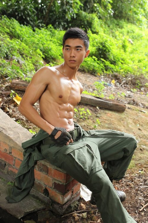 armystickystories: 【Submission】"Come on along, we’ve got some work to do.“ “Yes sergeant!” I said.   Hint: This hunk is a national athlete.   Submitted by anonymous. 