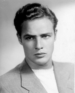 wehadfacesthen:Marlon Brando, c.1946