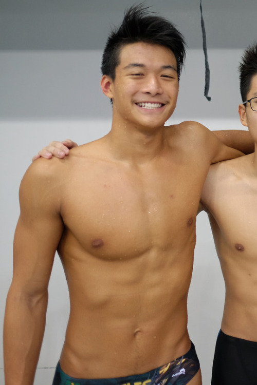 sjiguy: sgwaterpoloboy:Talented junior and of course one of the hottest too :) Jeriel couldn’t be an