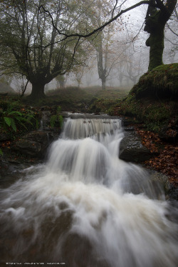 etherealvistas:  Cascada con niebla (Spain)