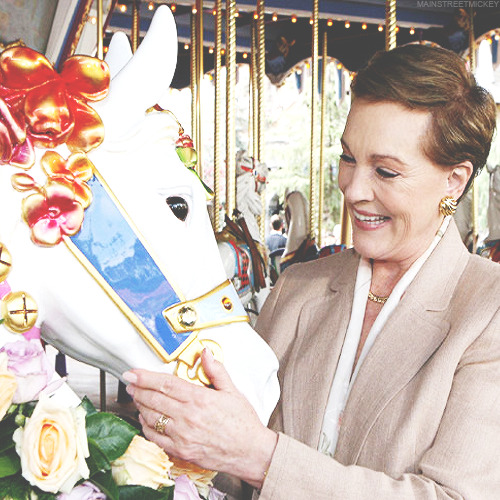mainstreetmickey:

Julie Andrews & Jingles, a Disneyland carrousel horse dedicated to her 