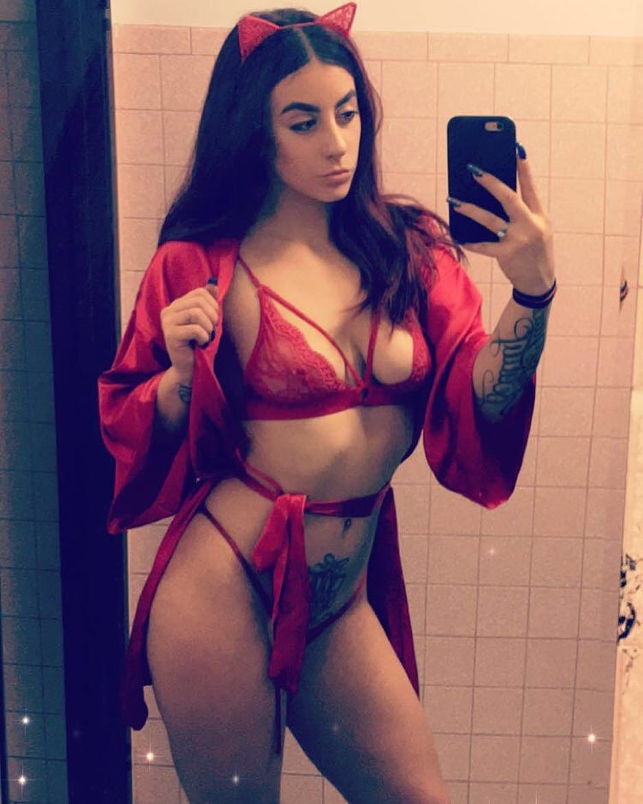 stripper-locker-room:  https://www.instagram.com/killaqueenhoney/
