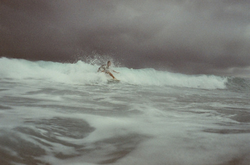 artinwreck:  Surfista desconegut.