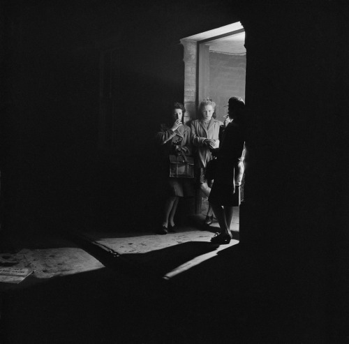 Charles Hewitt, Three women smoking in a doorway on Christmas Street, in Southwark, London, 1946