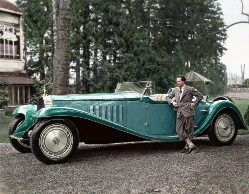 anyskin:Jean Bugatti poses next to an Esders Roadster in 1932.That’s huge!