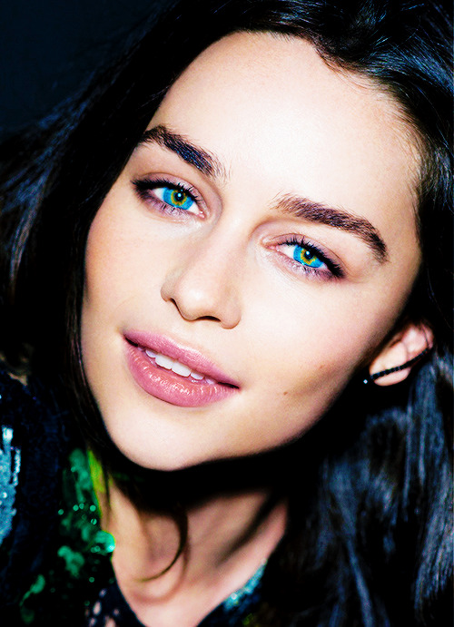 juegodetronosfans:  Emilia Clarke for Marie Clairehttp://ift.tt/1gpjofE