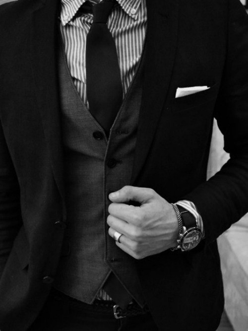 manvanced:  Check out http://jacsm.wordpress.com for some awesome fashion