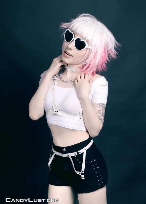 porphyriasuicide:  Lovely belt/harness/choker set! It Is Known creations and styling Candylust photography. 