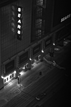 iversuslens:  Frozen shoppers, Yonge Street,