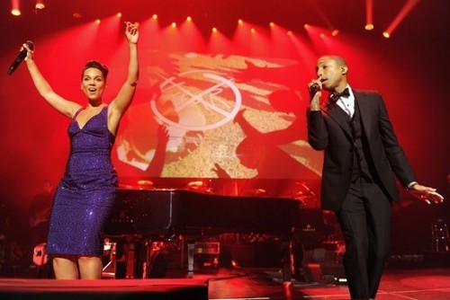 Black Ball 2013 - Pharrell Williams & Alicia Keys - Blurred Lines
“ [youtube=http://www.youtube.com/watch?v=nHEVGih0xjU&w=440&h=360]
[youtube=http://www.youtube.com/w…
”
View Post