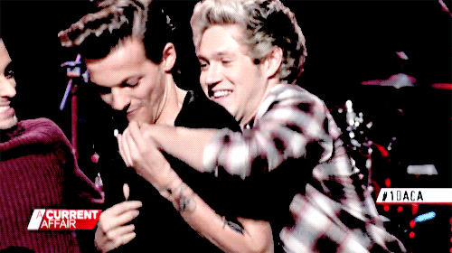 tommosloueh:  Niall: [about Louis pulling out a pinch of his chest hair] Louis, it