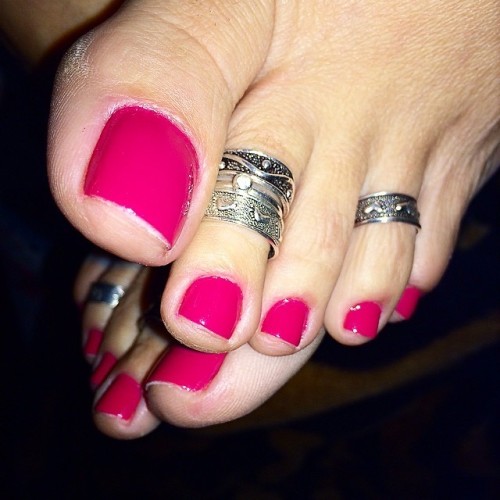 crazysexytoes:Beautiful pink toes