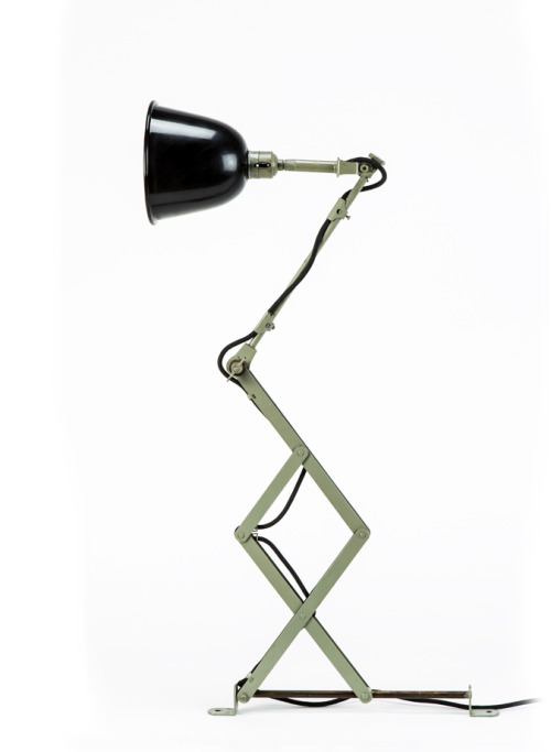 Curt Fischer, bauhaus scissor lamp, Scherenlampe, late 1920s. Iron, aluminium, bakelite. Bauhauswerk