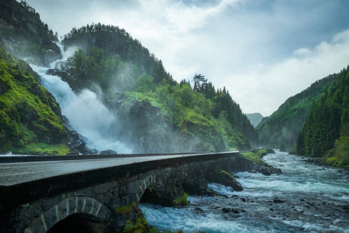 te5seract: Stormy Waters &amp; Untitled by Alex Wesche