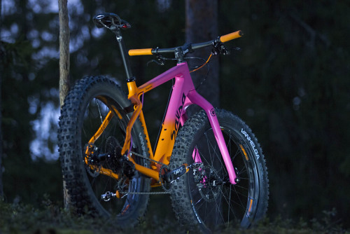 oldklein: Pink & Orange love - Salsa Beargrease fatbikefat-bike.fi/uusi-fatbike-salsa-bea