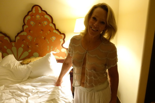synnve13:  womenwivesmilfssluts:  Nice necklace!!! Â Too   So beautiful and sexy