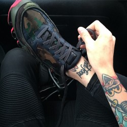 ashxgrattan:re-lacing for my girl. #raf