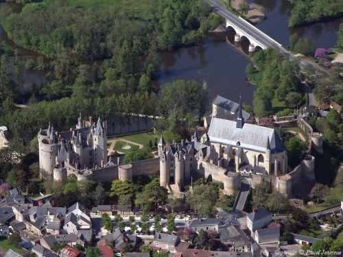 castlesandmedievals:Château de Montreuil-Bellay The Château de Montreuil-Bellay is a historical buil