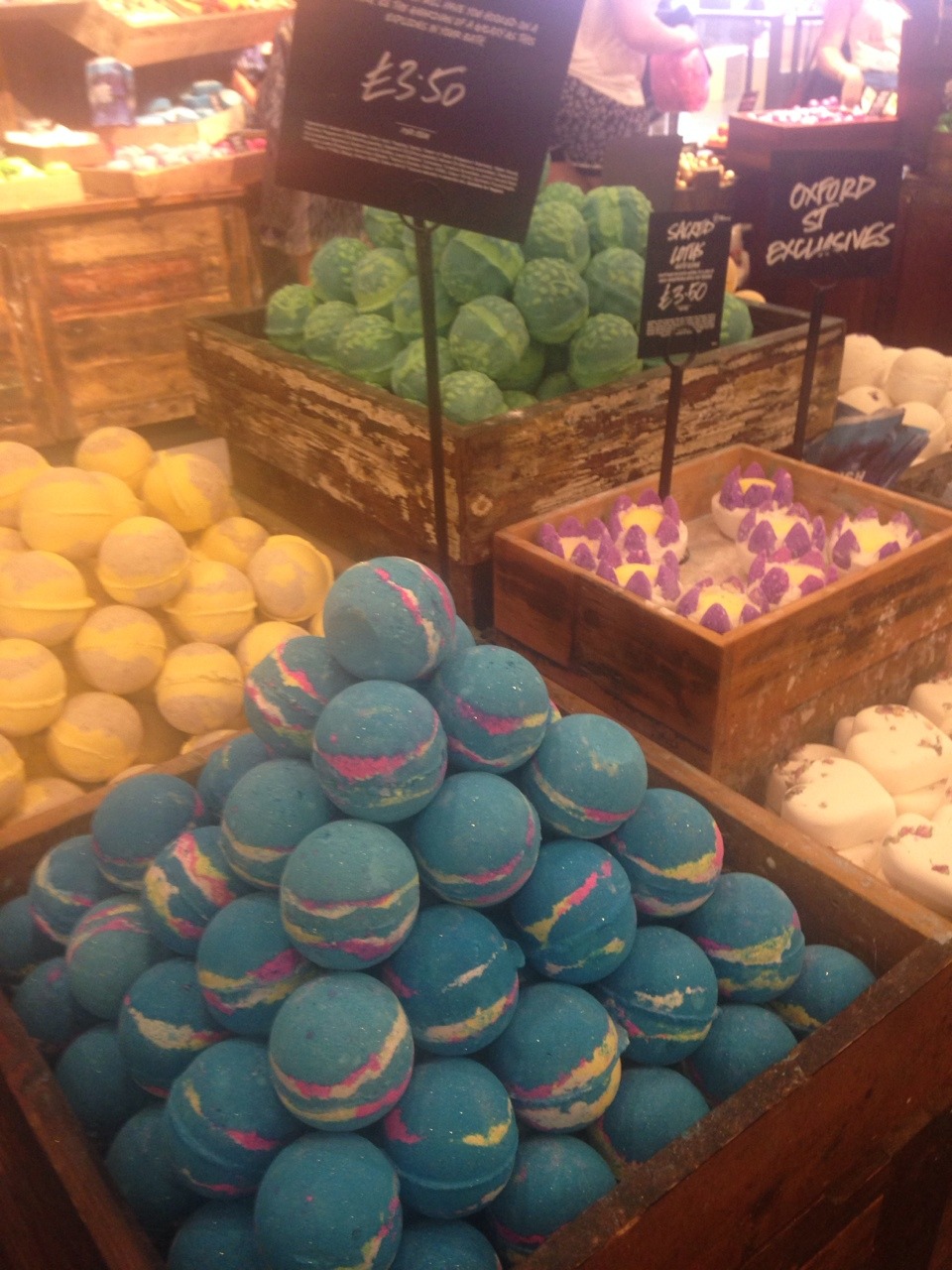 blossomq:  Lush Oxford St