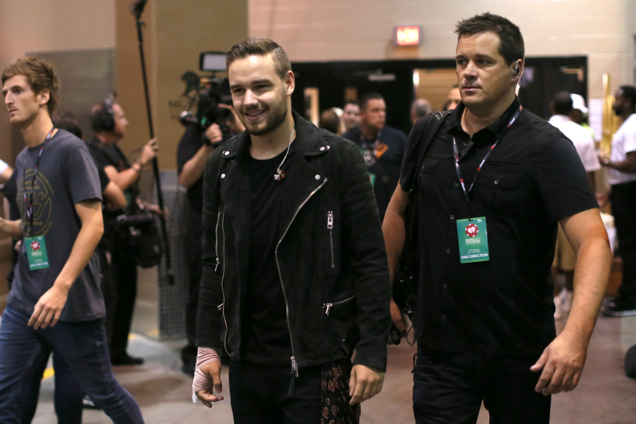 direct-news:  HQ’s - iHeartRadio Music Festival, Backstage. 