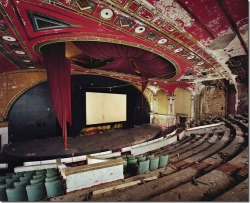 gaydarjedi:  rouquinoux:  Abandoned Theaters  this hurts me on a personal level 