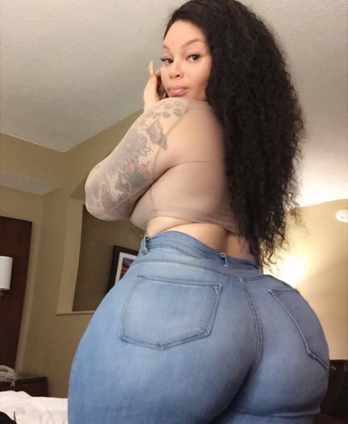 chicagotrannyreviews:  SHE IS IN THE CHICAGOLAND O'HARE AREA GET IT WHILE IT LASTS AND CUM CORRECT NO LOW BALLING WE NEED HER TO KEEP VISITING SO GO PREPARED AND EXTRA HORNY:  TS VALENCIA HALL:http://chicago.backpage.com/Transgender/i-will-please-you-like