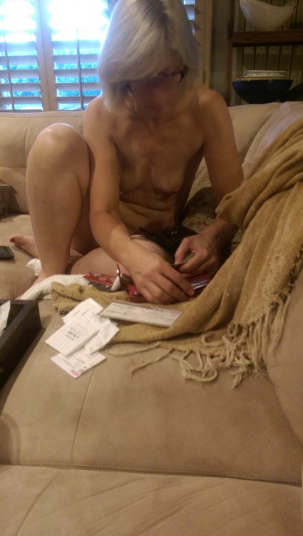 kandmsexyadventure:  Hmmmm …. moving into a new wallet … always a trying experience… ~K