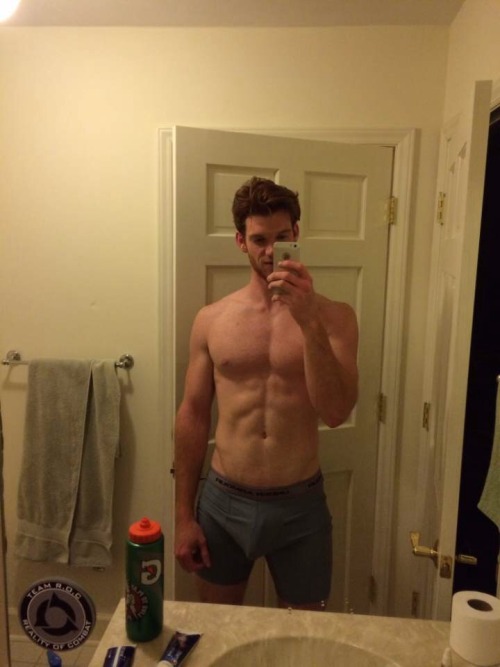 snapchathotguys:  Follow me if u want to see more of this and other guys!  Exclusive pics and videos:  