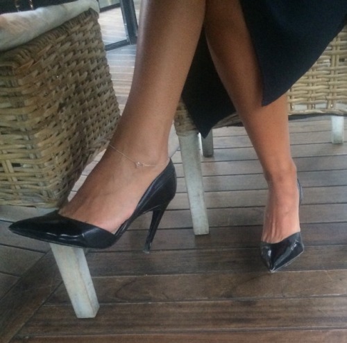 onlymywifey: Elegancy with high heels, anklet and toe cleavage