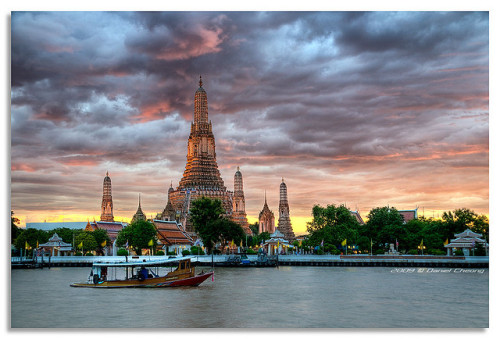 Dusk on Wat Arun by DanielKHC on Flickr.