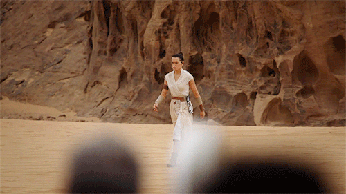 realoscarisaac:Daisy Ridley, John Boyega and Oscar Isaac in Star Wars The Rise Of Skywalker — 
