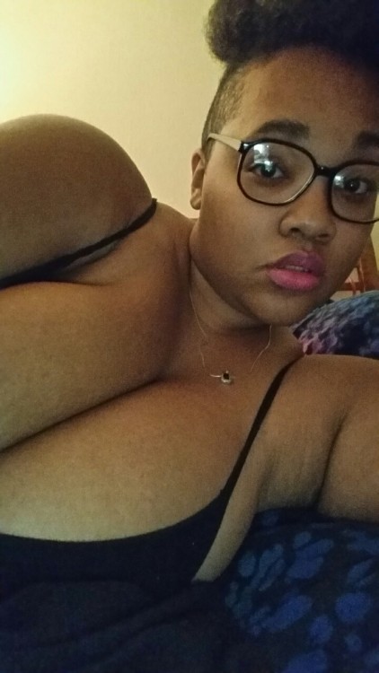 poutyr3dlips:  For your viewing pleasure. 