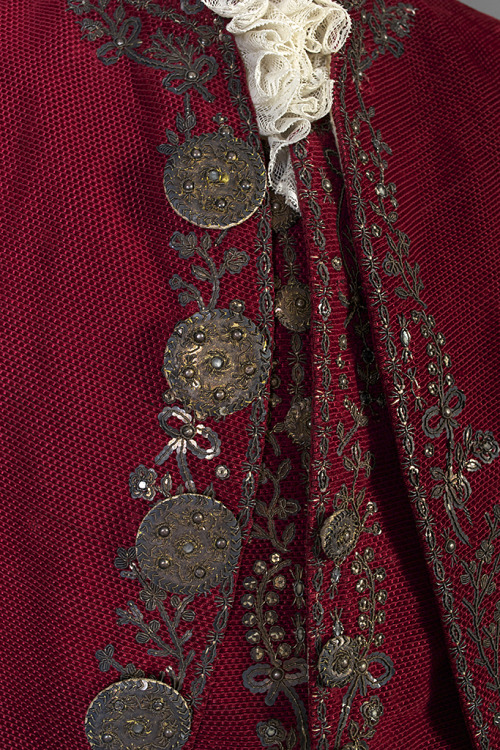 thegentlemanscloset:Red velvet suit, French, 1778. The silver buttons on the waistcoat are ornamenta