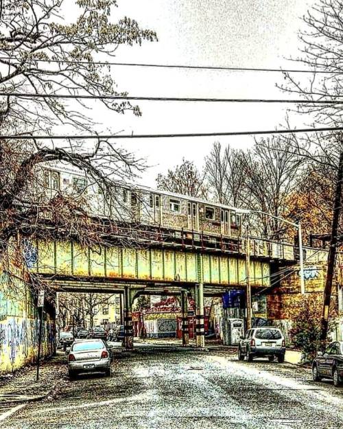 wanderingnewyork:  A No. 5 train crosses Cruger Avenue, #the_Bronx.  #New_York_City_Subways  #mtanyctransit  #dyre_avenue_line https://www.instagram.com/p/CLTFdfYJfbg/?igshid=edgl5cy57vha