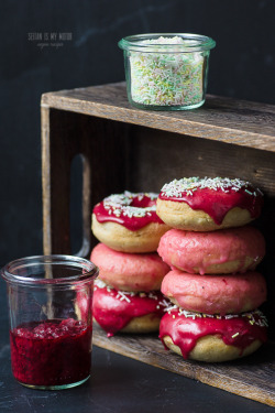 veganfoody:  Doughnuts with Berry Glaze