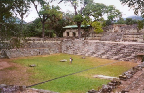 Juego de pelota, Copán, 2002.As in many Mayan sites, the ball court is among the most distinctive fe