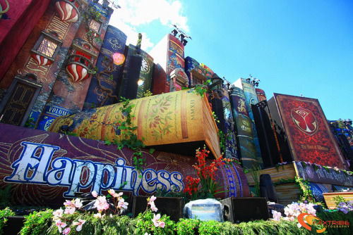 TomorrowWorld 2013 photo mixtribe on Mixtirbe Happiness - The Book of Wisdom #id&amp;T