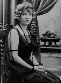 silent–era:Mary Miles Minter photographed