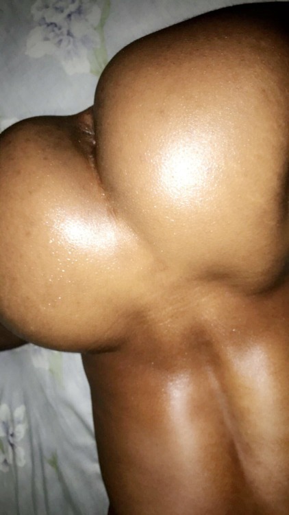 thebipage:  Tumblr: greyelacs  Snapchat: Terrezb Instagram: Papitrex