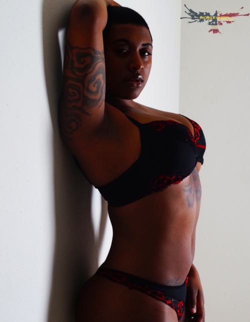 poeticanderoticdreams:  thispoetspace:  myfloralmind:  I’m just trying to love all of me, no matter what I’m wearing 😍😍   #BlackOut  BRUH   Lawddddddddd